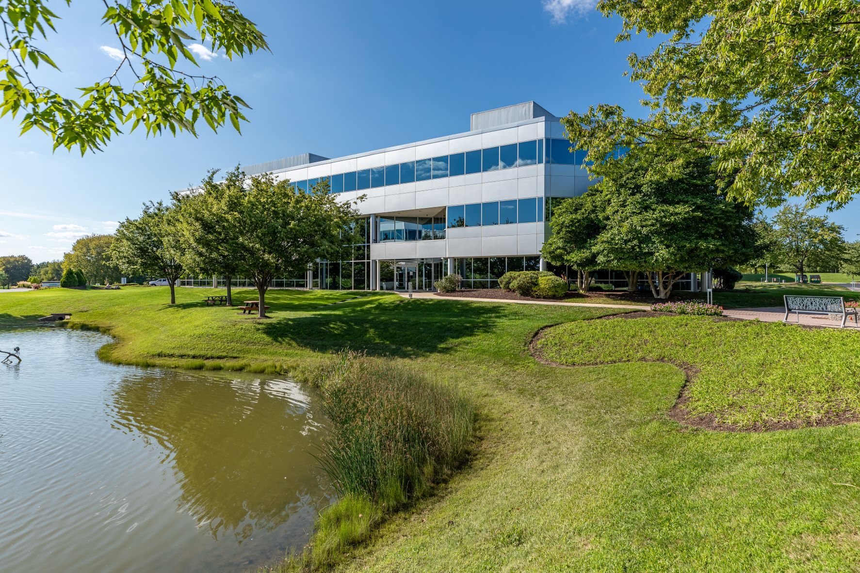 55 Valley Stream Pky, Malvern, PA à louer Photo principale– Image 1 sur 7