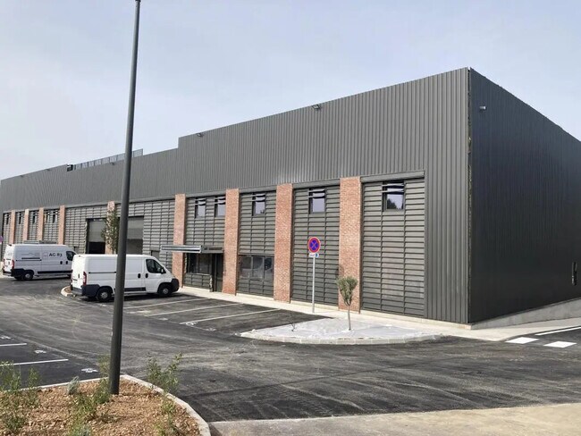 Plus de détails pour Local d’activités à vendre