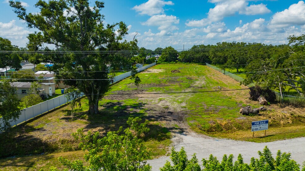 674 Woodland Estates Avenue, Ruskin, FL à vendre - Aérien – Image 1 sur 7