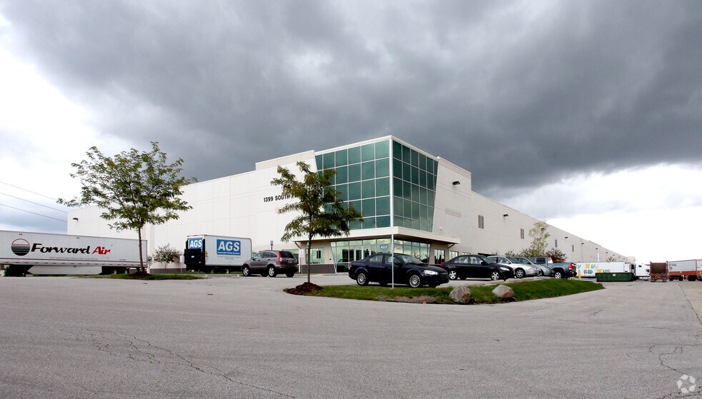 1399 Perry Rd, Plainfield, IN à louer - Photo principale – Image 1 sur 3