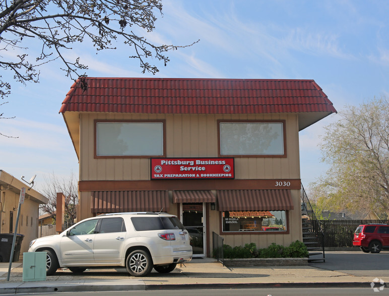 3030 Railroad Ave, Pittsburg, CA à louer - Photo de l’immeuble – Image 2 sur 2