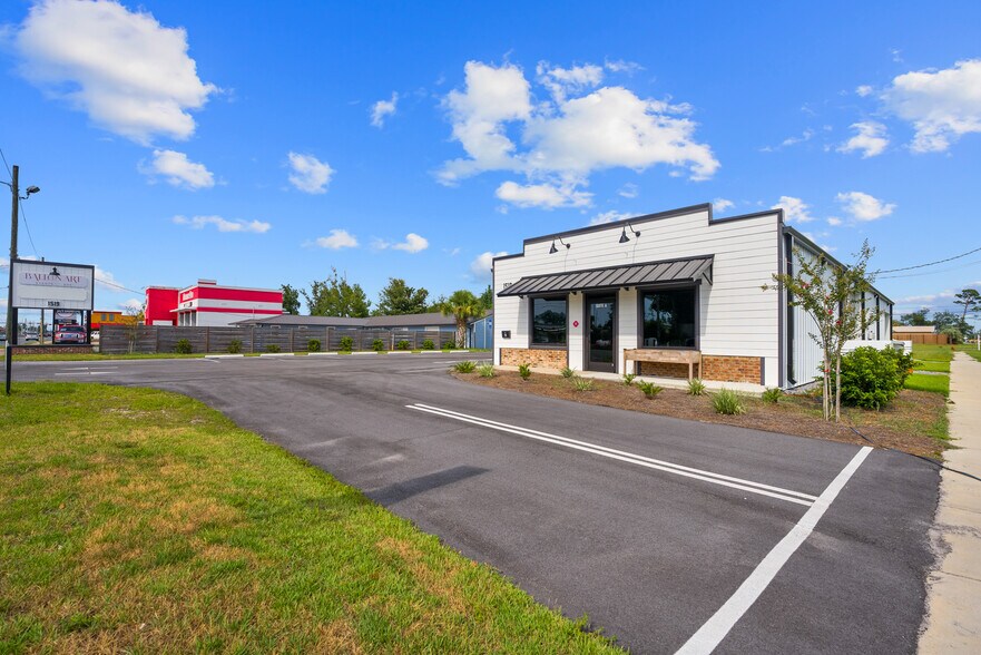 1519 Ohio Ave, Lynn Haven, FL à louer - Photo de l’immeuble – Image 3 sur 9