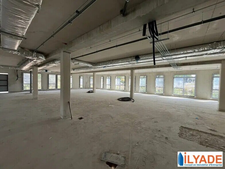 Bureau dans Meyreuil à louer - Photo de l’immeuble – Image 2 sur 11