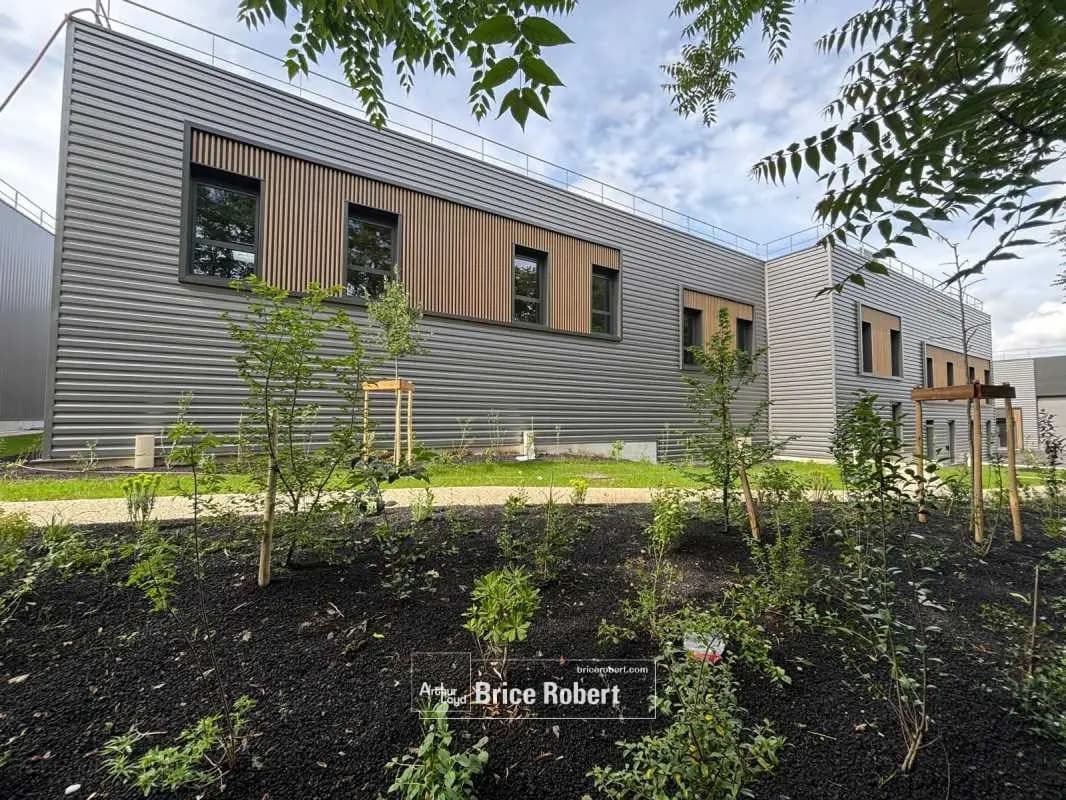 Bureau dans Vénissieux à louer Photo de l’immeuble– Image 1 sur 7