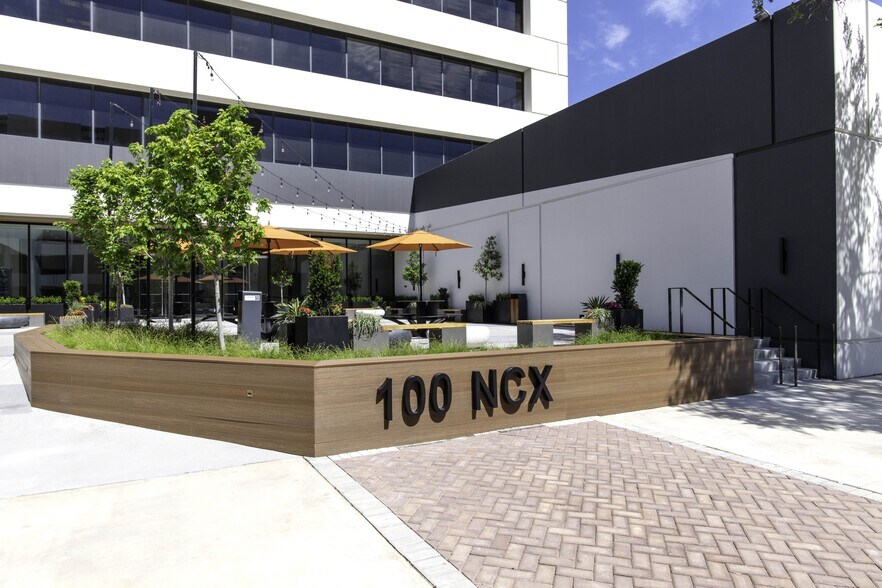 100 N Central Expy, Richardson, TX à louer - Photo de l’immeuble – Image 2 sur 30