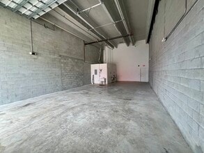 13991 SW 143rd Ct, Miami, FL à louer Photo intérieure– Image 2 sur 4