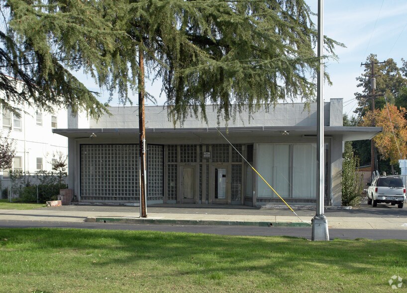 2024-2026 N Van Ness Blvd, Fresno, CA à louer - Photo de l’immeuble – Image 2 sur 9