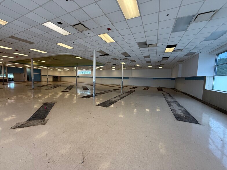 1600 Main St, Follansbee, WV à louer - Photo intérieure – Image 3 sur 9