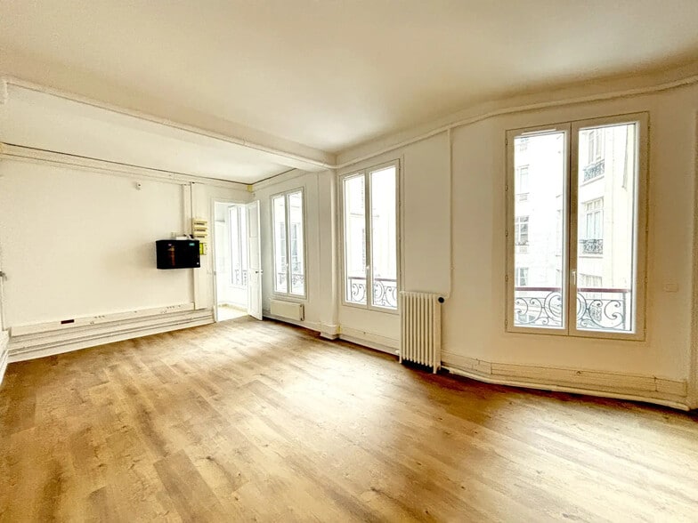 16 Rue Bleue, Paris à louer - Photo de l’immeuble – Image 3 sur 14