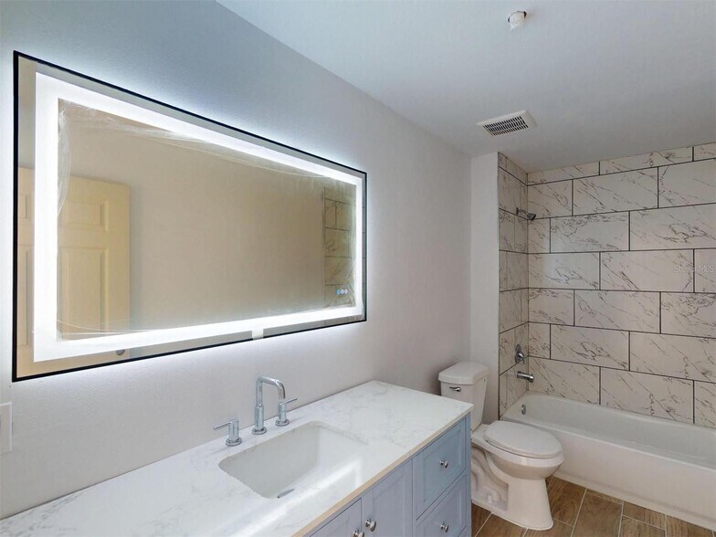 1215 Capricorn Blvd, Punta Gorda, FL à vendre - Photo de l’immeuble – Image 3 sur 9