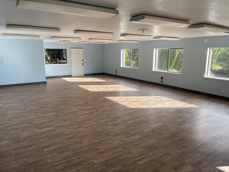 9222 Brownsville Hwy NE, Bremerton, WA à louer - Photo intérieure – Image 2 sur 10