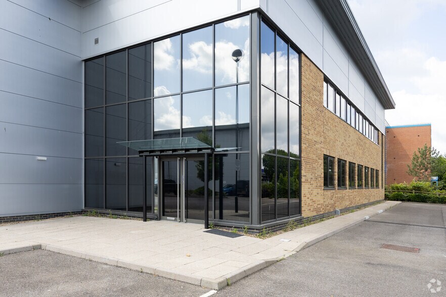 Fleming Way, Crawley à louer - Photo de l’immeuble – Image 2 sur 3