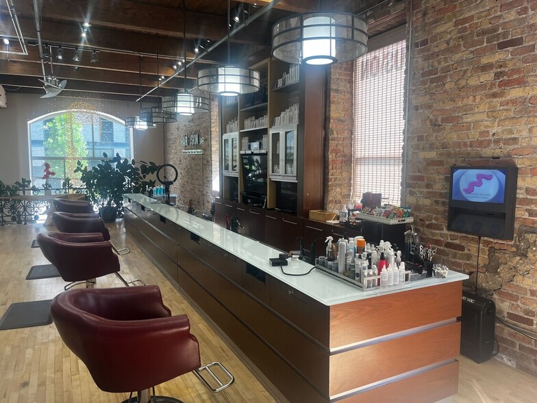 409 W Huron St, Chicago, IL à louer - Photo de l’immeuble – Image 2 sur 11
