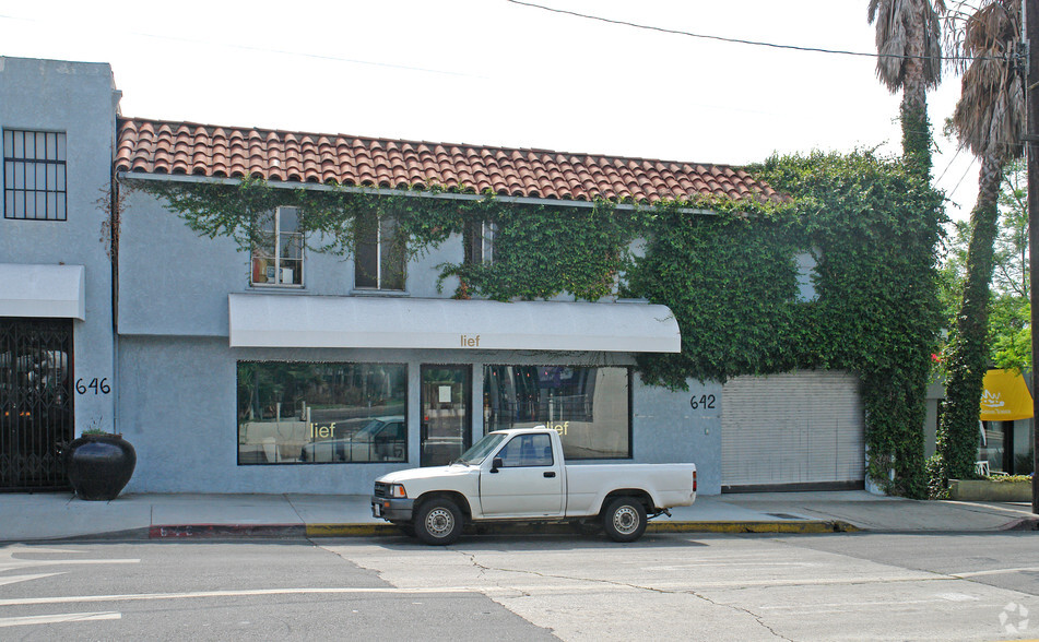 642-646 N Almont Dr, West Hollywood, CA à louer - Photo de l’immeuble – Image 2 sur 2