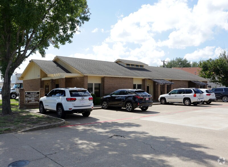 2218 Michigan Ave, Arlington, TX à vendre - Photo principale – Image 1 sur 8