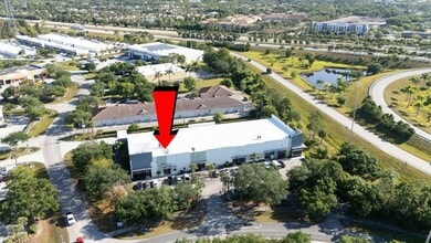 7995 SW Jack James Dr, Stuart, FL à louer Photo de l’immeuble– Image 2 sur 9