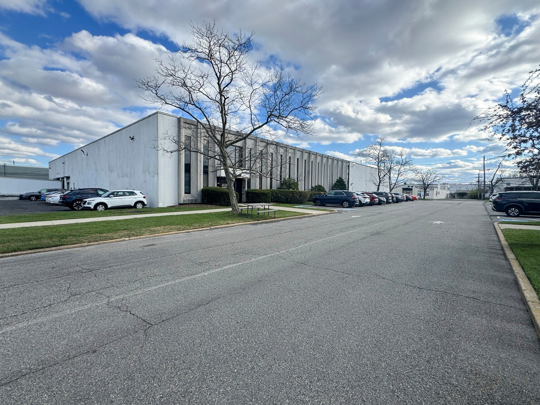 135 W Commercial Ave, Moonachie, NJ à louer Photo de l’immeuble– Image 1 sur 4