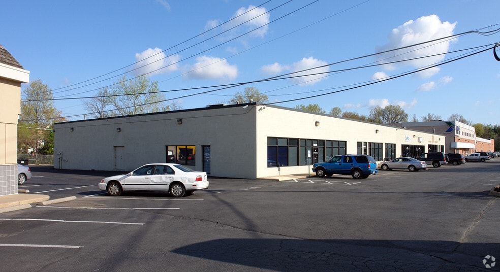 2822-2830 Fallfax Dr, Falls Church, VA à louer - Photo principale – Image 1 sur 13