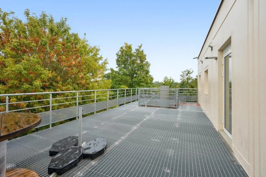 Local d'activités dans Grigny à vendre - Photo de l’immeuble – Image 3 sur 14