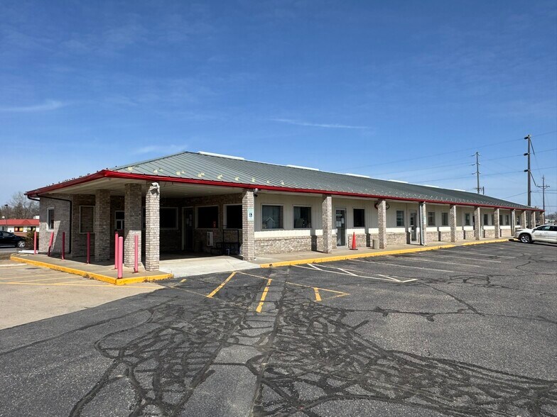 27 W Birch St, Saint Joseph, MN à louer - Photo de l’immeuble – Image 1 sur 2