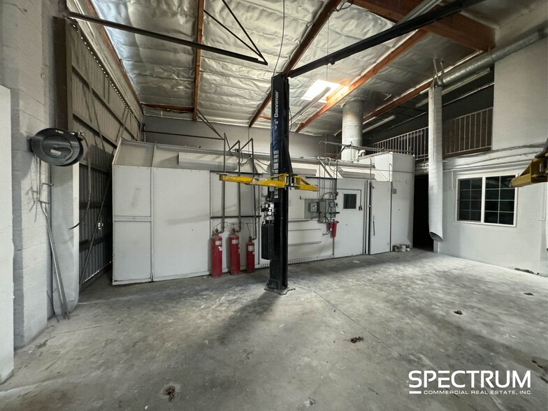 18405 Eddy St, Northridge, CA à louer - Photo de l’immeuble – Image 2 sur 6