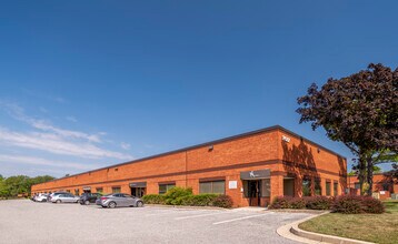 2505 Lord Baltimore Dr, Windsor Mill, MD à louer Photo de l’immeuble– Image 2 sur 2