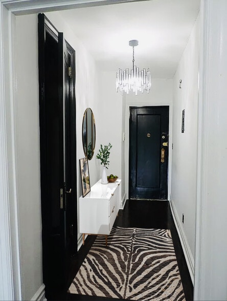 16015 Powells Cove Blvd, Beechhurst, NY à vendre - Photo intérieure – Image 1 sur 10
