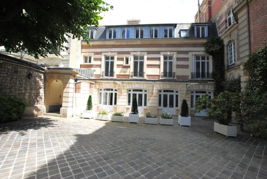 Bureau dans Paris à louer - Photo de l’immeuble – Image 2 sur 17