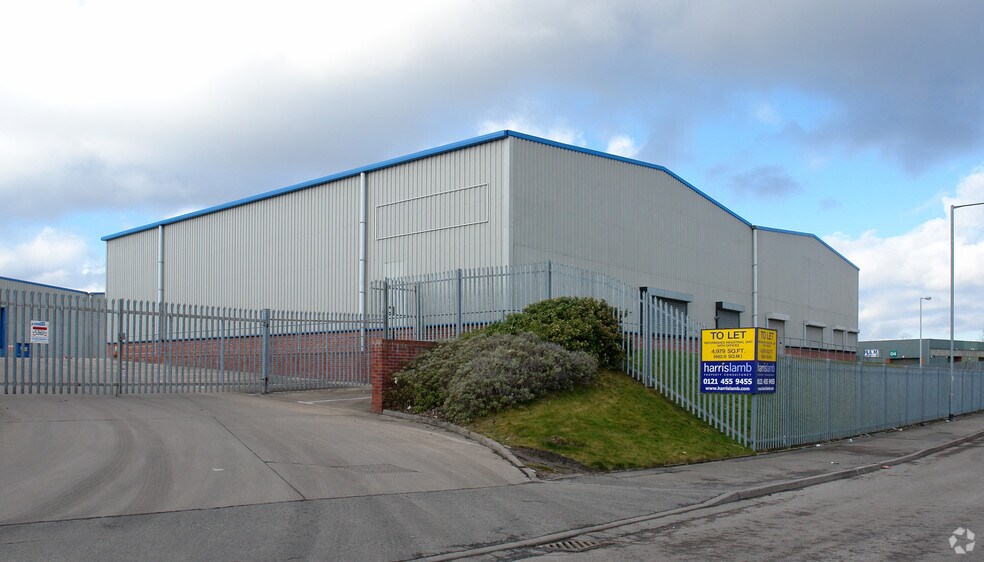 East Acre, Willenhall à louer - Photo de l’immeuble – Image 2 sur 4