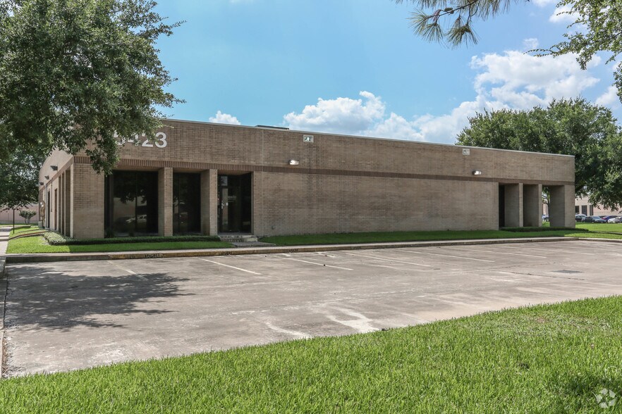 15403 Vantage Pky E, Houston, TX à louer - Photo principale – Image 2 sur 2