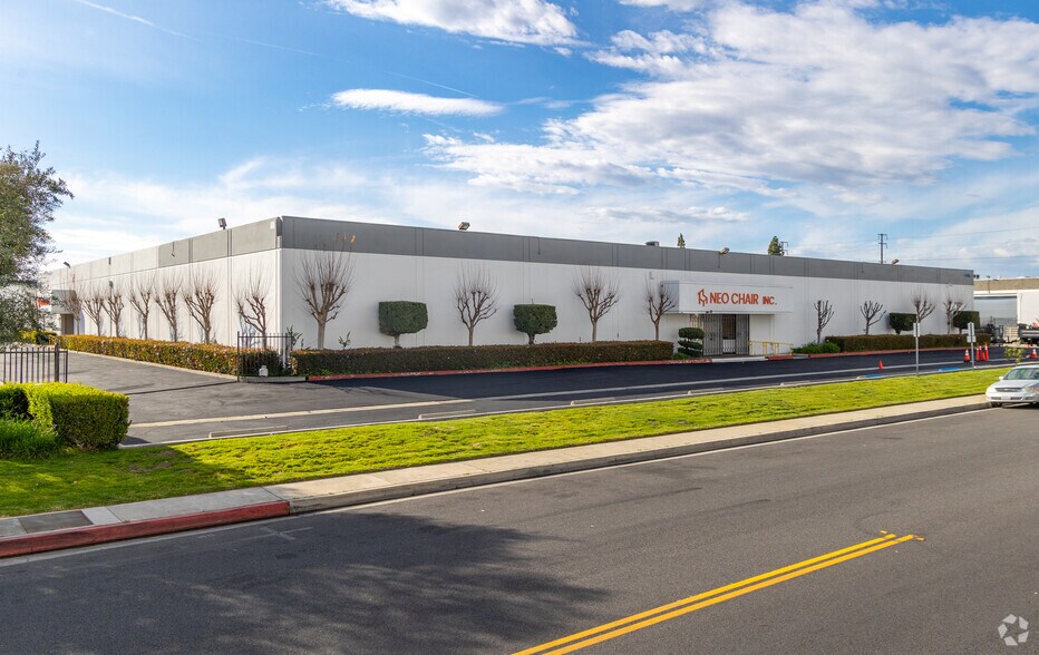 16105 Gundry Ave, Paramount, CA à vendre - Photo principale – Image 1 sur 17