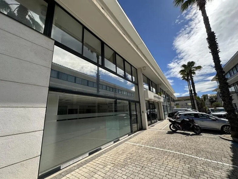 Local commercial dans Puget-sur-Argens à vendre - Photo de l’immeuble – Image 1 sur 13