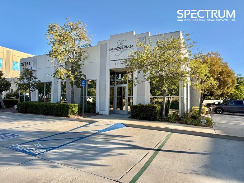 27951 Smyth Dr, Valencia, CA à vendre - Photo de l’immeuble – Image 1 sur 15