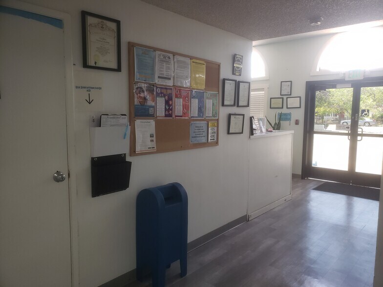 1206 Lincoln Ave, Pasadena, CA à louer - Photo de l’immeuble – Image 3 sur 9