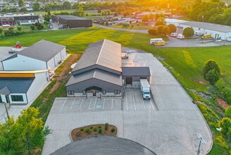 1040 Smokestack Dr, Clarksville, TN à louer Aérien– Image 2 sur 35