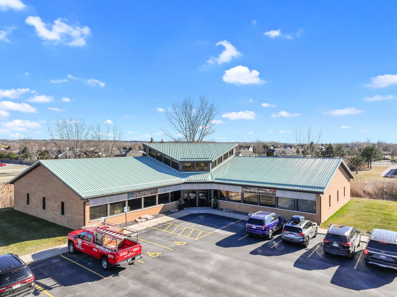 566 Redbird Cir, De Pere, WI à louer Photo de l’immeuble– Image 1 sur 44