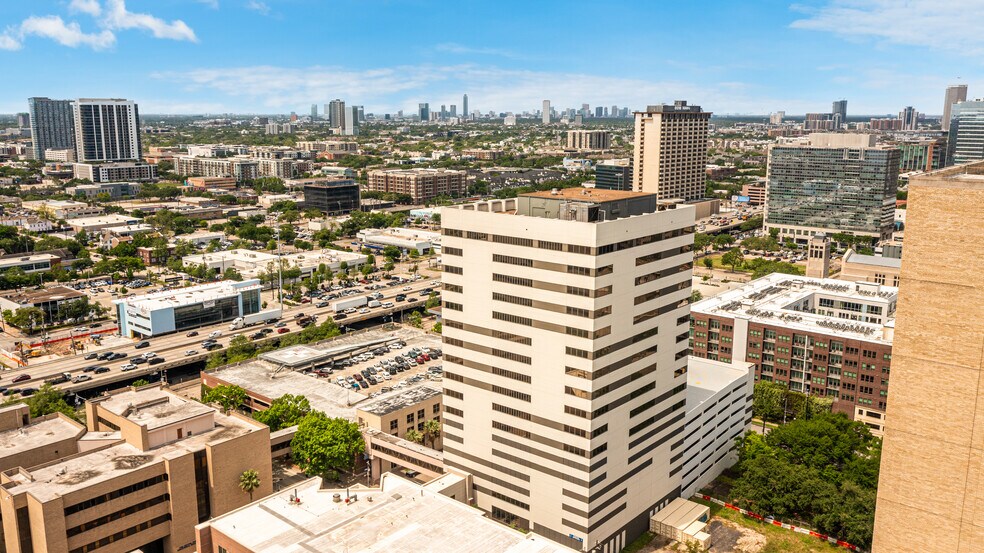 1315 St Joseph Pky, Houston, TX à vendre - Photo de l’immeuble – Image 2 sur 11