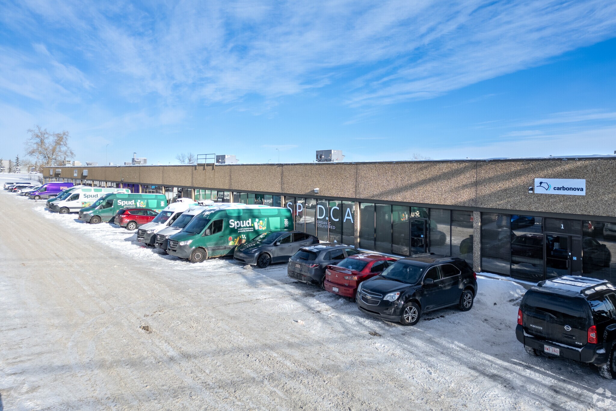 3360 14th Ave NE, Calgary, AB à louer Photo principale– Image 1 sur 3
