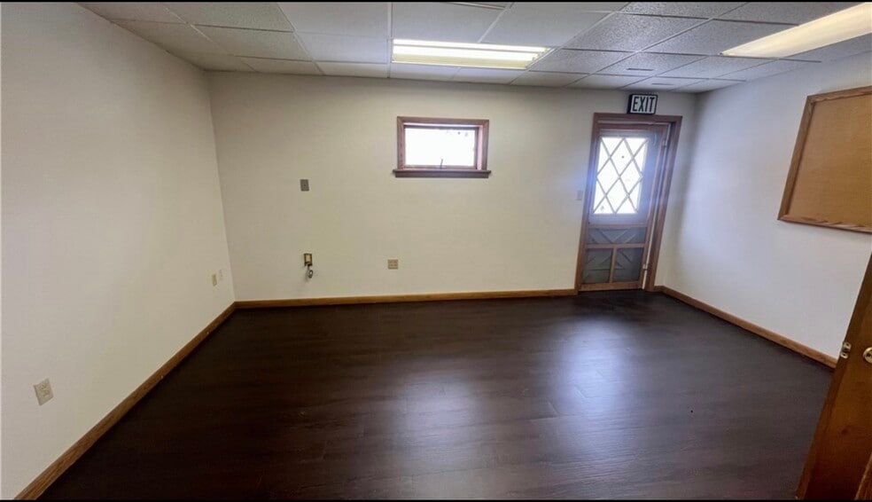 438 Line Ave, Ellwood City, PA à vendre - Photo intérieure – Image 1 sur 12