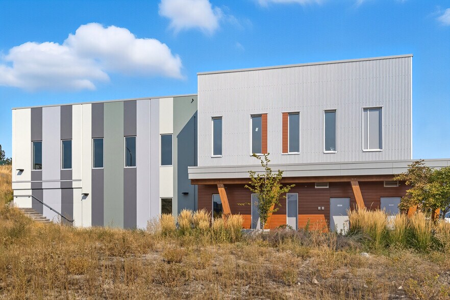 2171 Optic Crt, Kelowna, BC à louer - Photo de l’immeuble – Image 3 sur 19