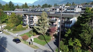 Plus de détails pour 254 3rd St W, North Vancouver, BC - Logement à vendre