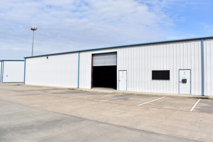 4402 Rex Rd, Friendswood, TX à louer - Photo de l’immeuble – Image 2 sur 10