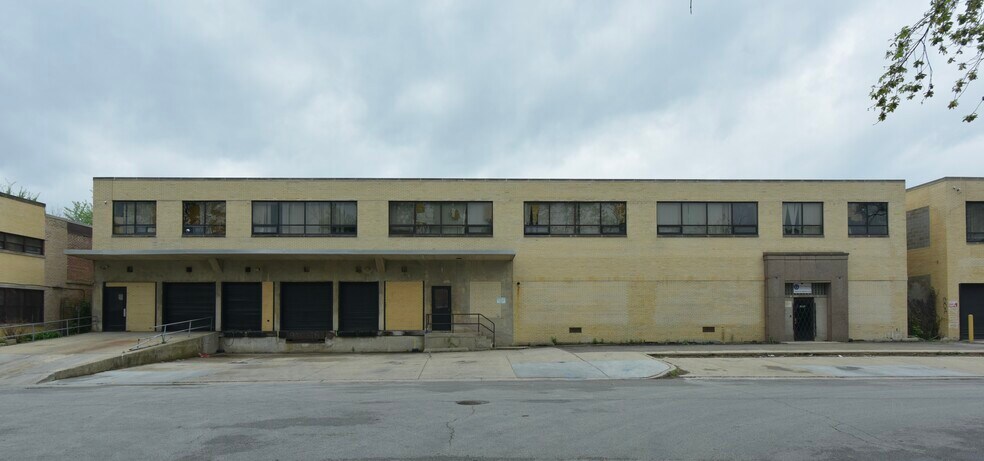 3500 N Kostner Ave, Chicago, IL à louer - Photo de l’immeuble – Image 3 sur 17
