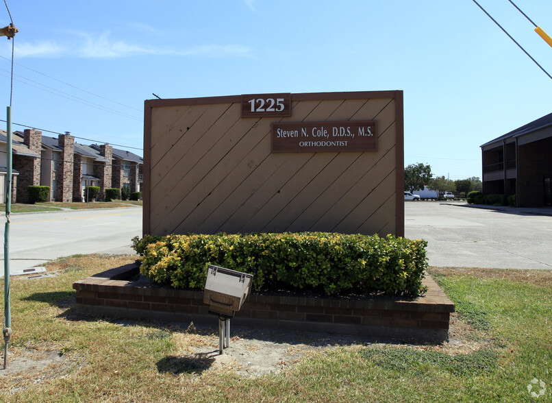 1225 N 25th St, Texas City, TX à louer - Photo de l’immeuble – Image 3 sur 23