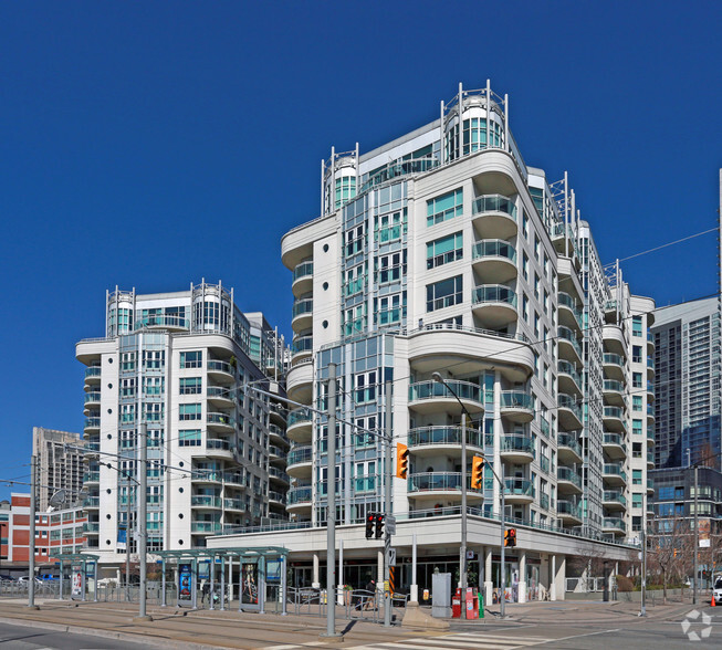 600 Queens Quay Blvd W, Toronto, ON à vendre - Photo principale – Image 1 sur 5