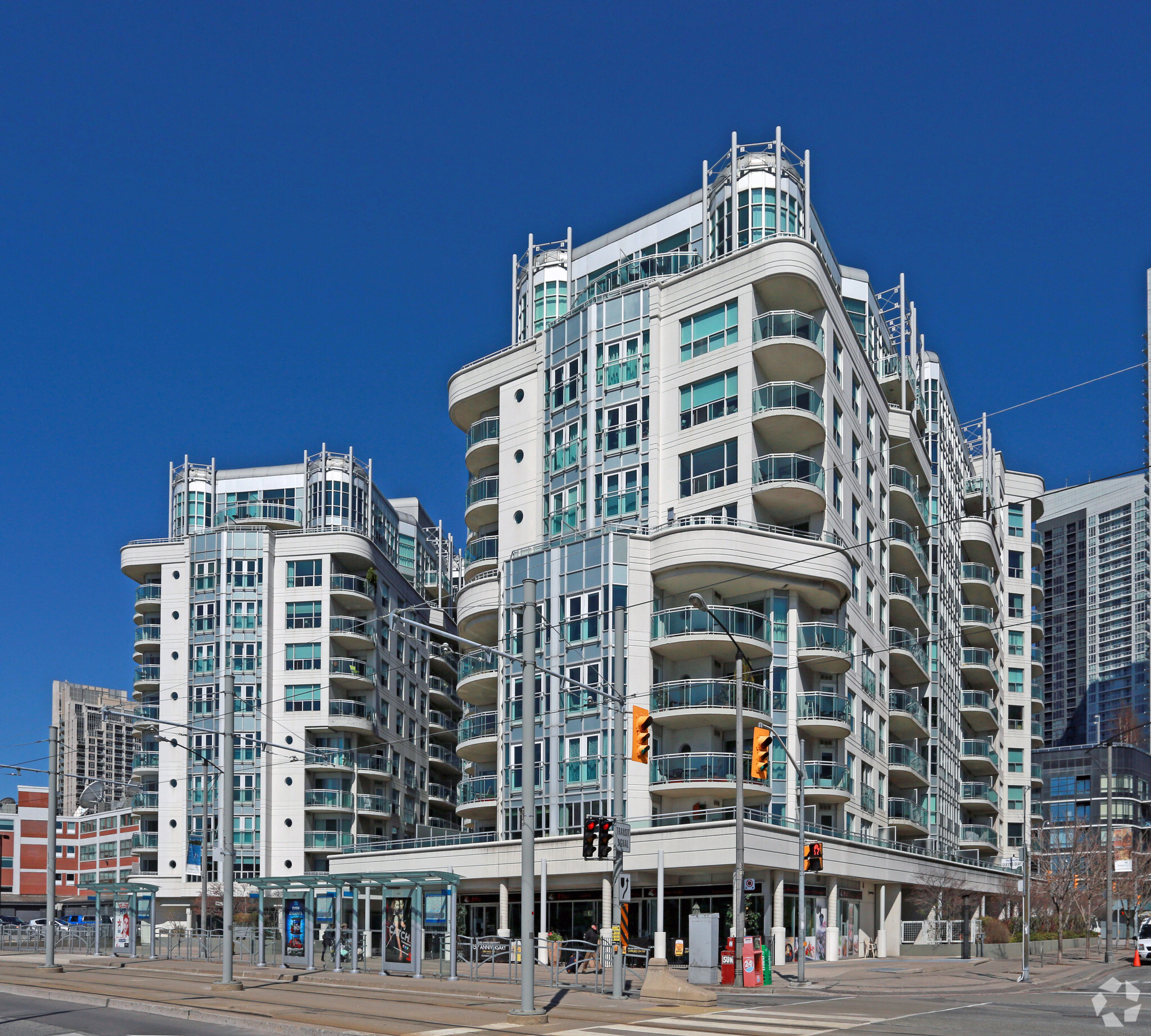 600 Queens Quay Blvd W, Toronto, ON à vendre Photo principale– Image 1 sur 6