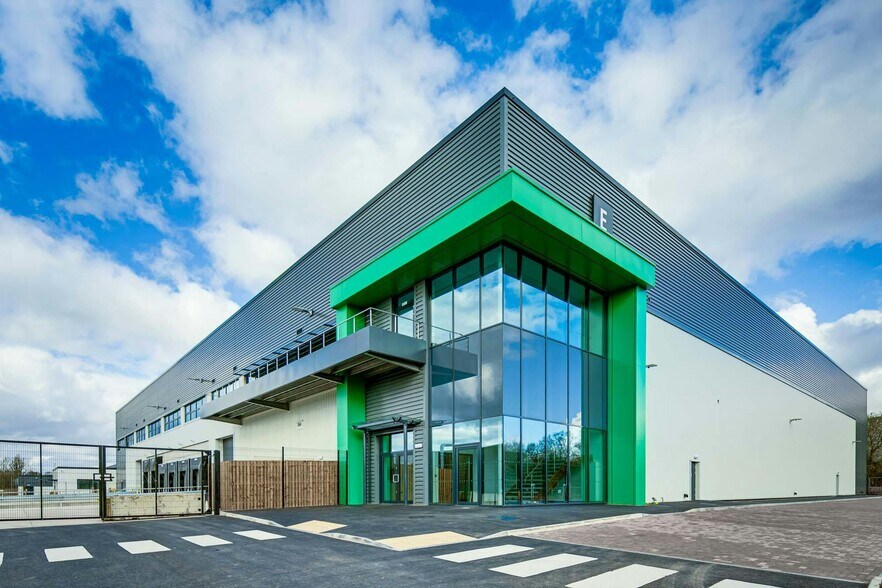 Unit E Greenlight Burnt Meadow Road, Redditch à louer - Photo de l’immeuble – Image 2 sur 6