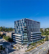 13761 96th Av, Surrey, BC à louer Photo de l’immeuble– Image 1 sur 2