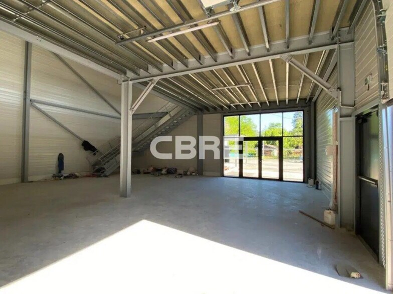 Local d’activités dans Ambarès-et-Lagrave à louer - Photo de l’immeuble – Image 3 sur 11