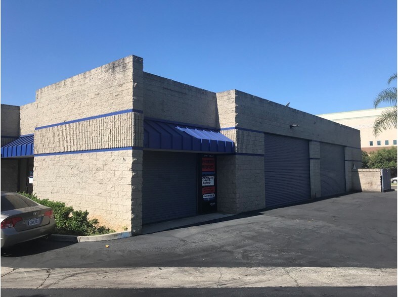 1179 N Escondido Blvd, Escondido, CA à louer - Photo de l’immeuble – Image 2 sur 8